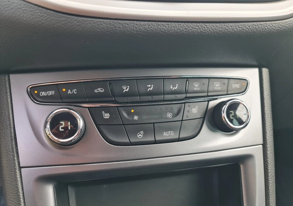 Opel Astra cena 42500 przebieg: 122000, rok produkcji 2019 z Otwock małe 466